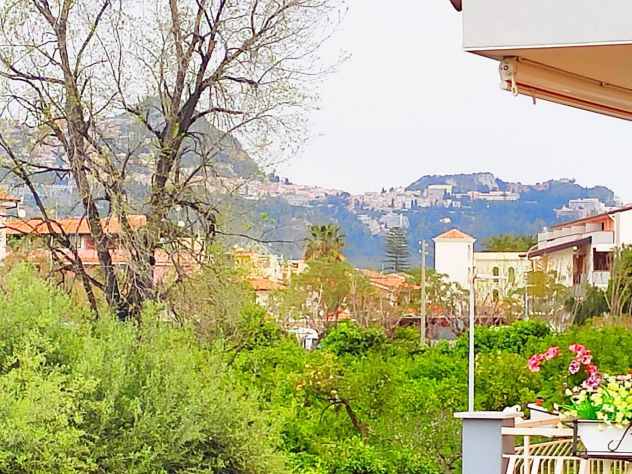 appartamento in affitto a Giardini-Naxos