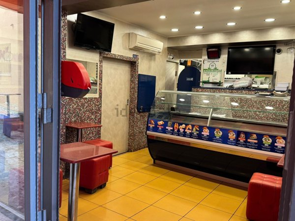 locale commerciale in affitto a Giardini-Naxos