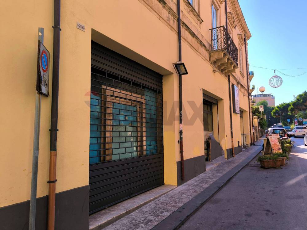 locale commerciale in affitto a Giardini-Naxos