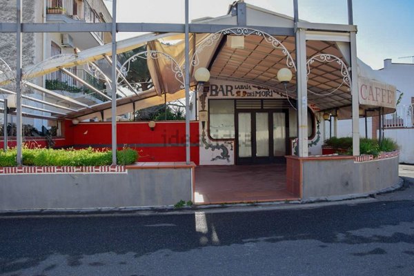 locale commerciale in affitto a Giardini-Naxos