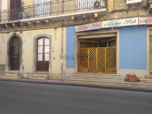 locale commerciale in affitto a Giardini-Naxos