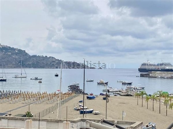 appartamento in affitto a Giardini-Naxos