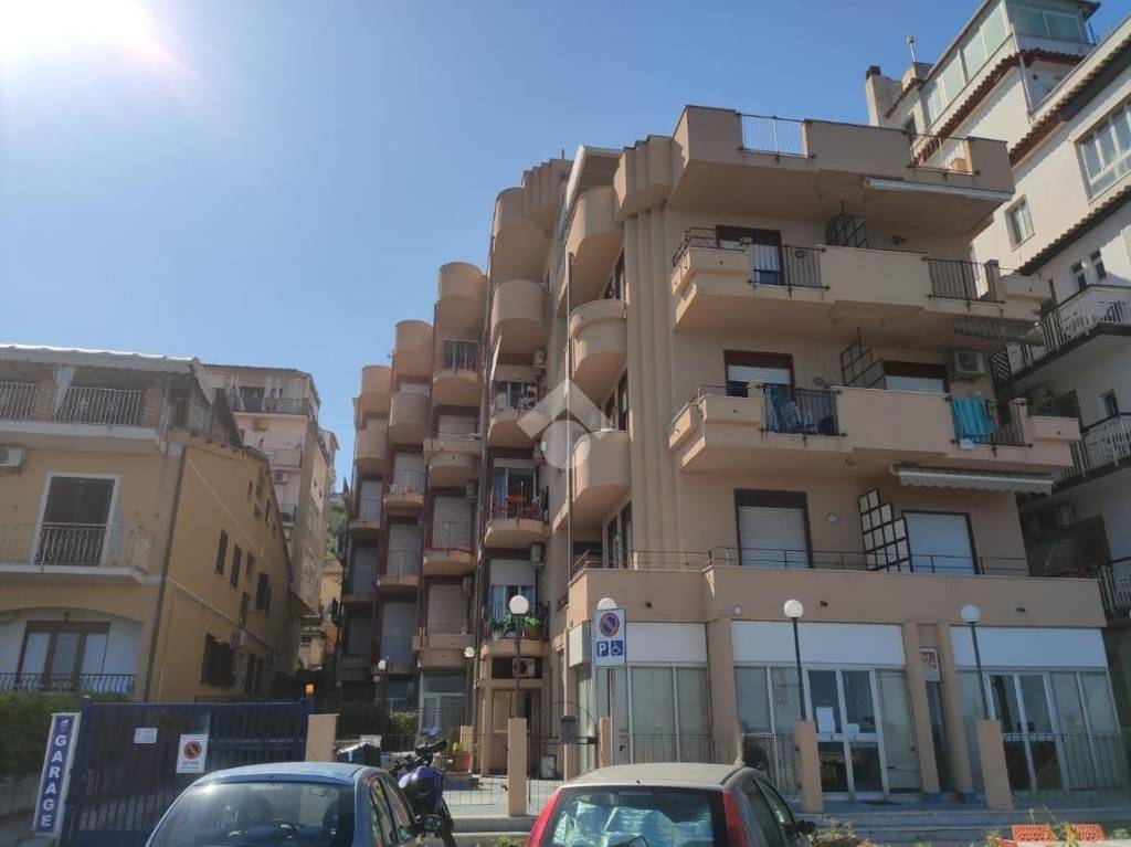 appartamento in affitto a Giardini-Naxos