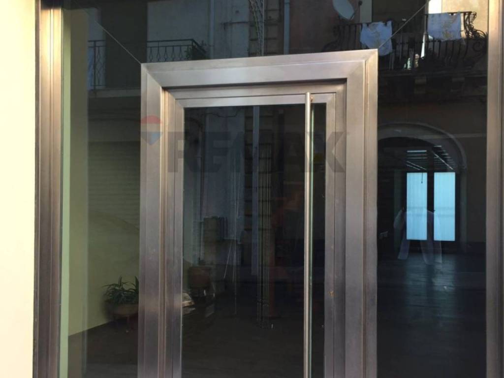 locale commerciale in affitto a Giardini-Naxos