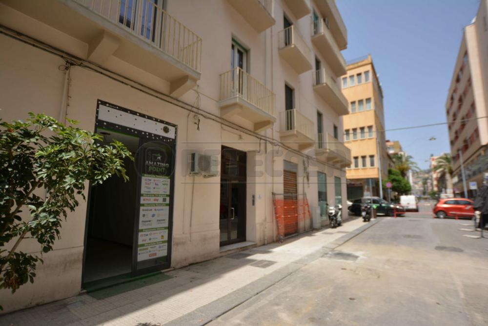 locale commerciale in affitto a Messina
