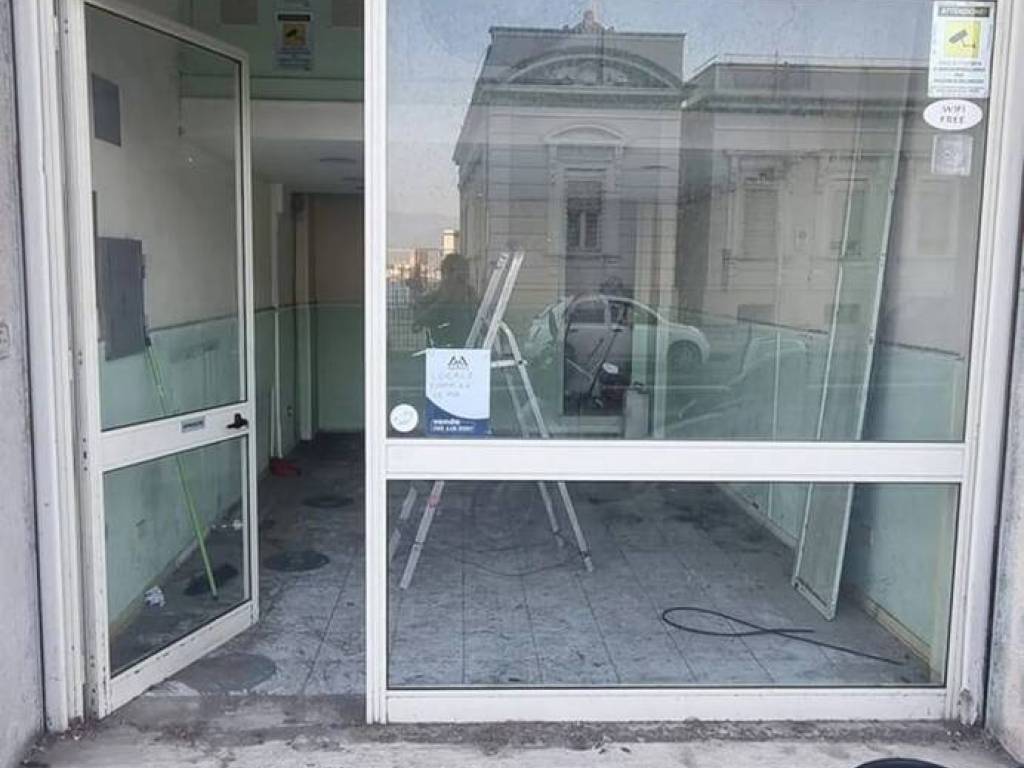negozio in affitto a Messina