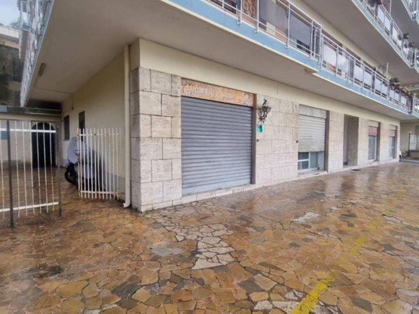 negozio in affitto a Messina