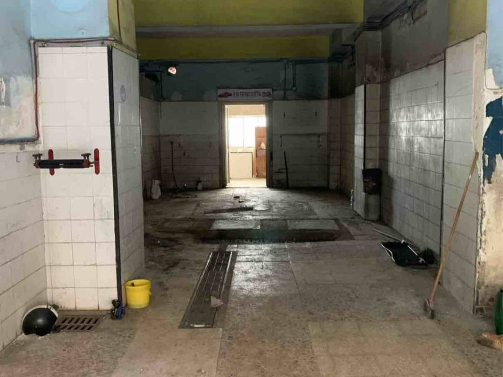 negozio in affitto a Messina in zona Camaro
