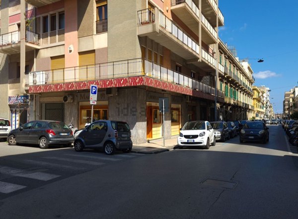 locale commerciale in affitto a Messina