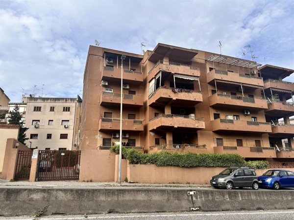 negozio in affitto a Messina in zona Santissima Annunziata