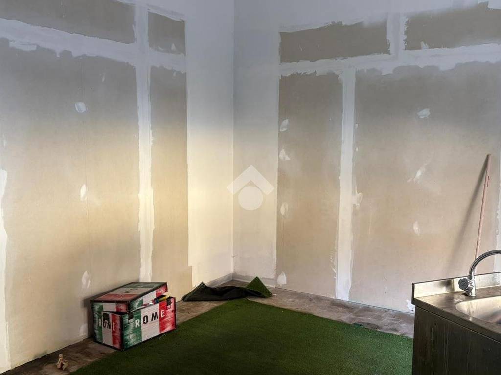 negozio in affitto a Messina in zona Santissima Annunziata