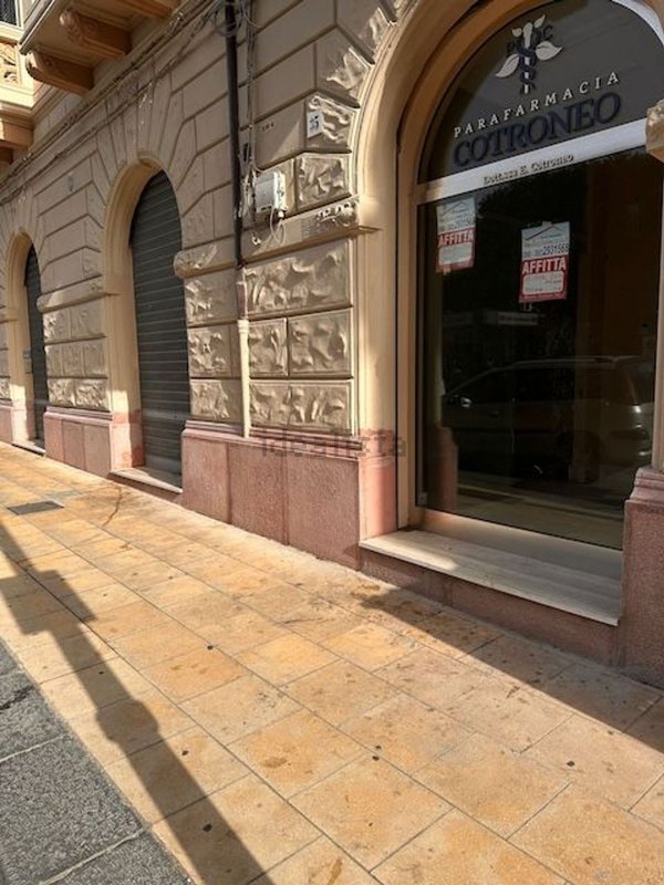 locale commerciale in affitto a Messina