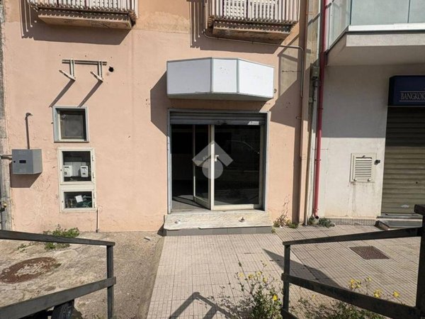 negozio in affitto a Messina in zona Ganzirri