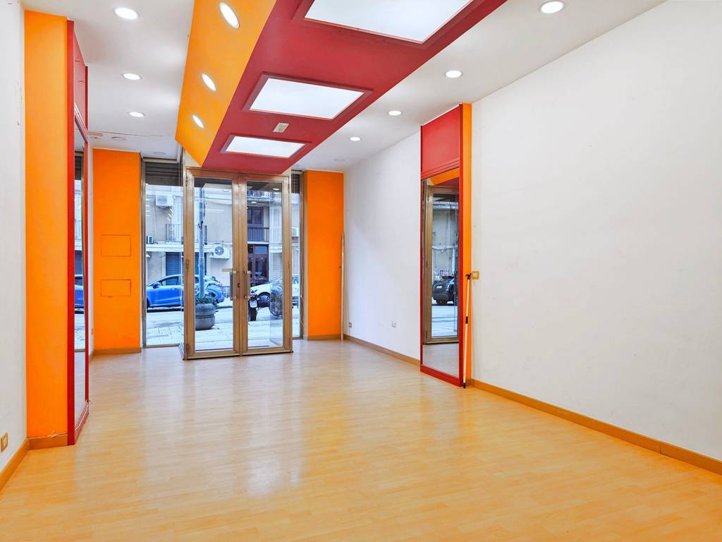 negozio in affitto a Messina