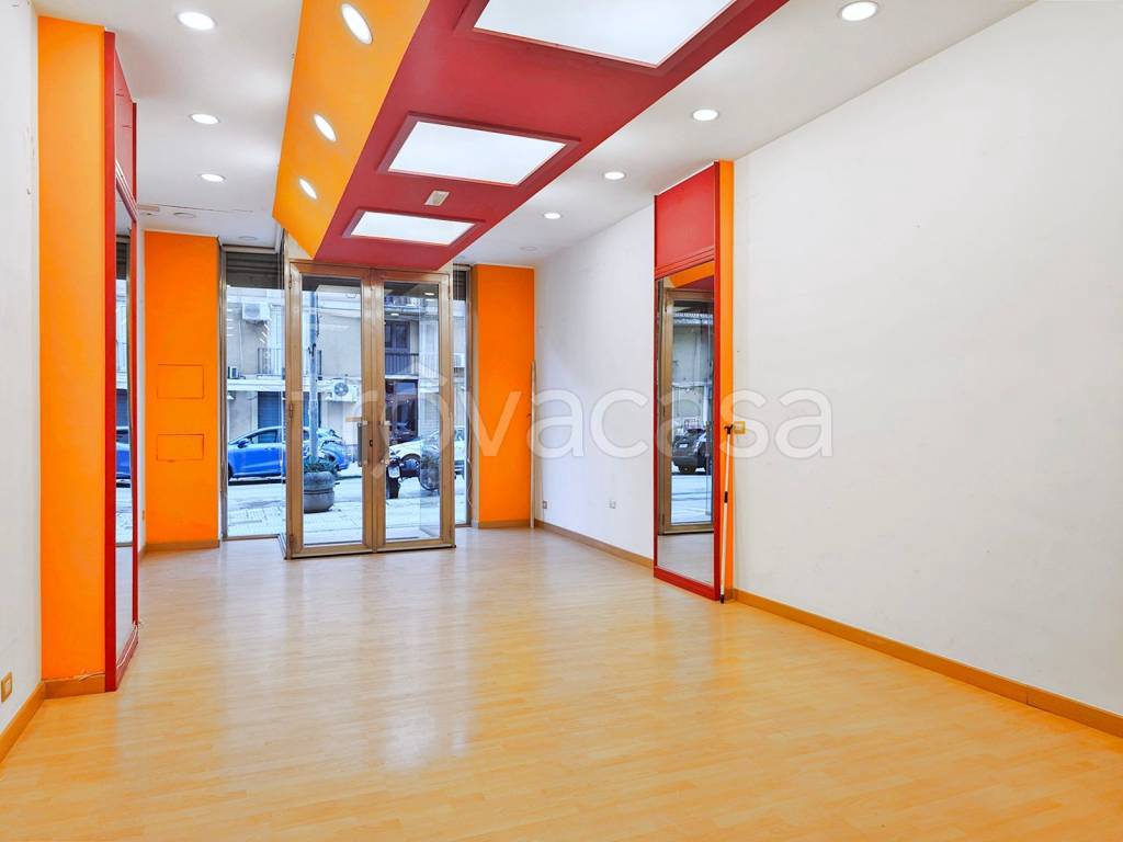 negozio in affitto a Messina