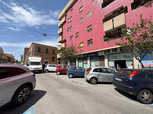 locale commerciale in affitto a Messina