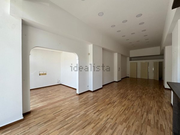 locale commerciale in affitto a Messina