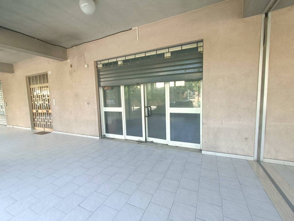 negozio in affitto a Messina