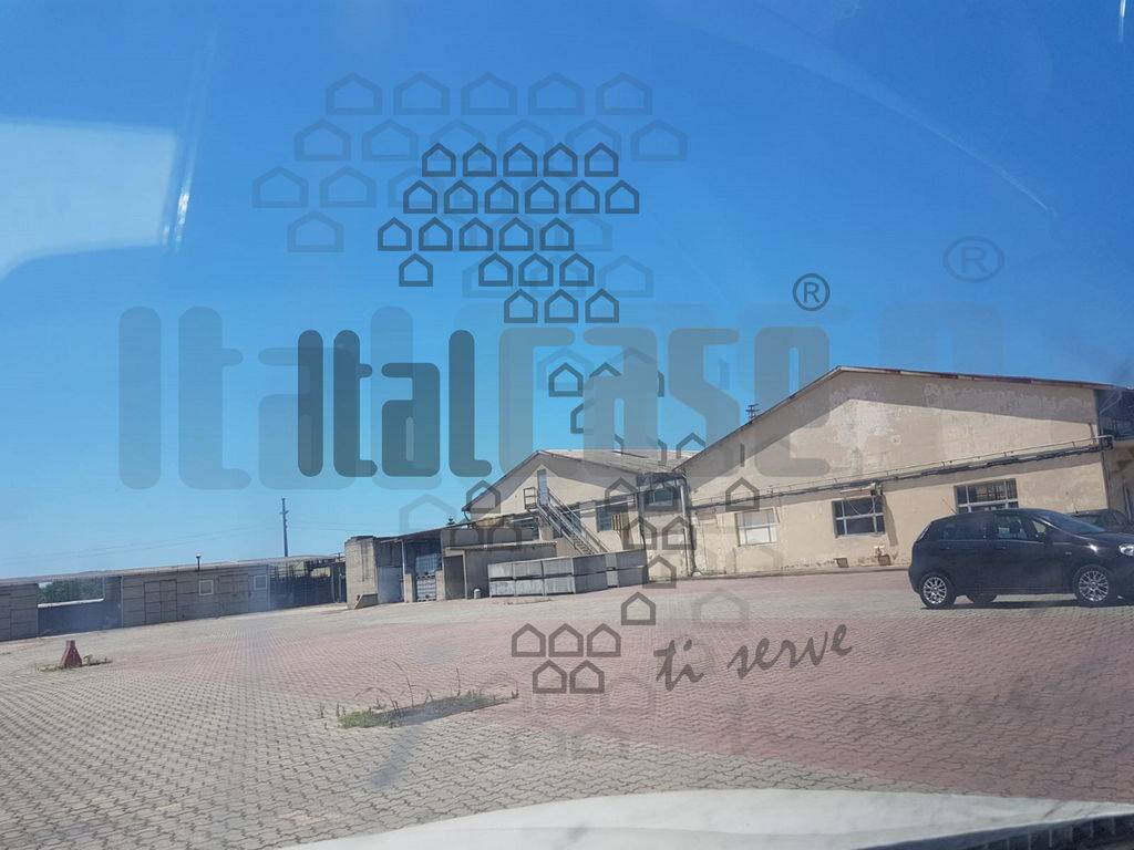 locale commerciale in affitto a Milazzo in zona San Pietro