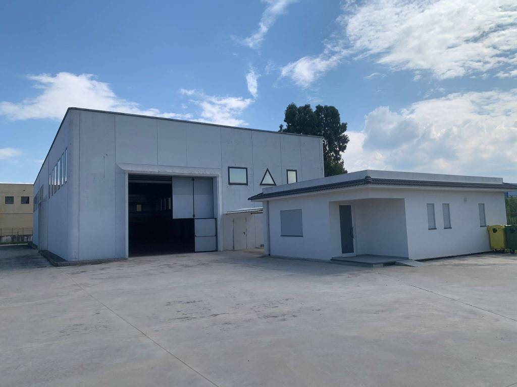 locale commerciale in affitto a Pace del Mela in zona Giammoro