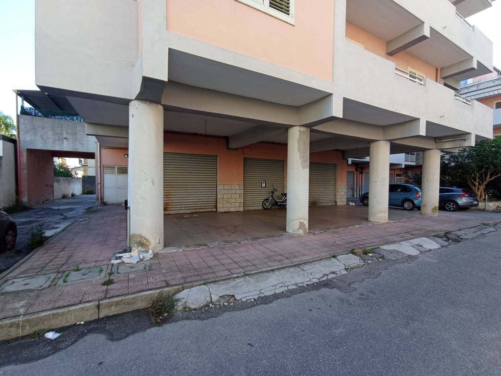 locale commerciale in affitto a Pace del Mela in zona Giammoro