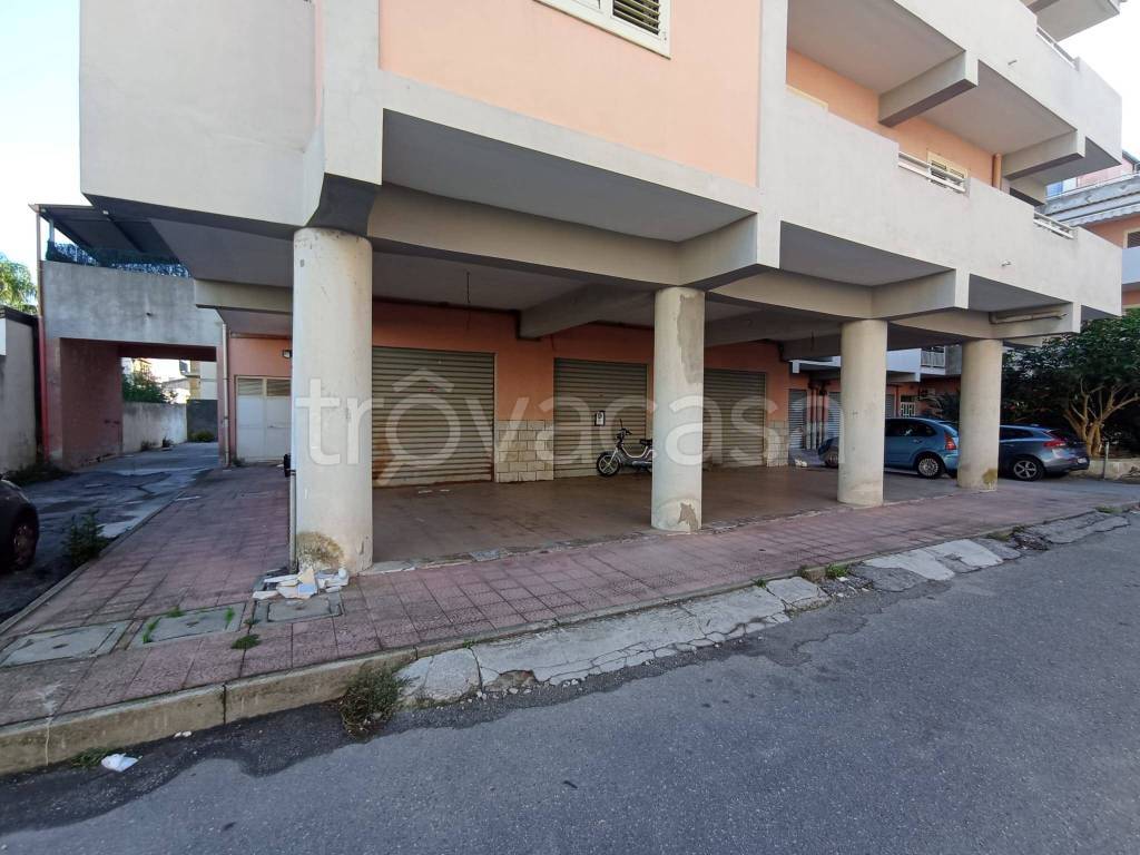 locale commerciale in affitto a Pace del Mela in zona Giammoro