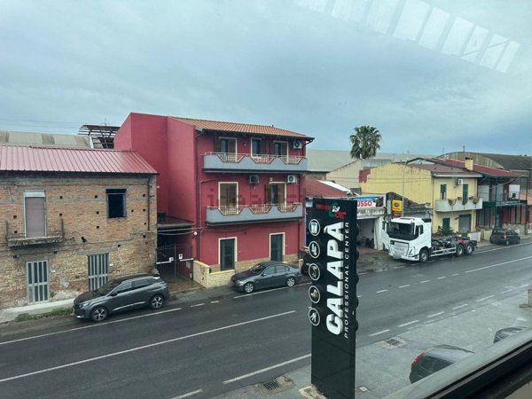 locale commerciale in affitto a Pace del Mela in zona Giammoro