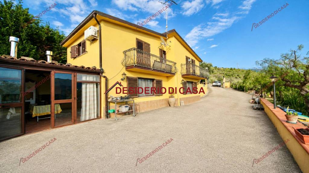 casa indipendente in affitto a Pettineo