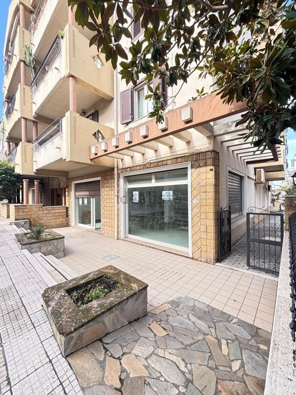 locale commerciale in affitto a Rometta