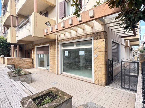 negozio in affitto a Rometta in zona Rometta Marea