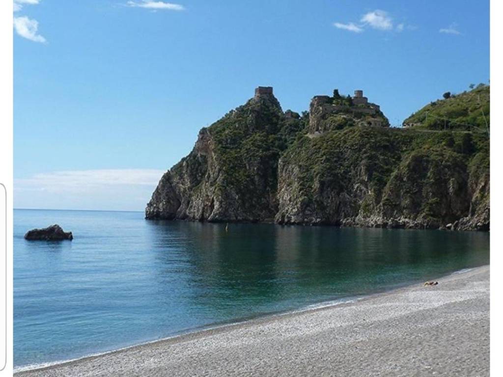 appartamento in affitto a Sant'Alessio Siculo