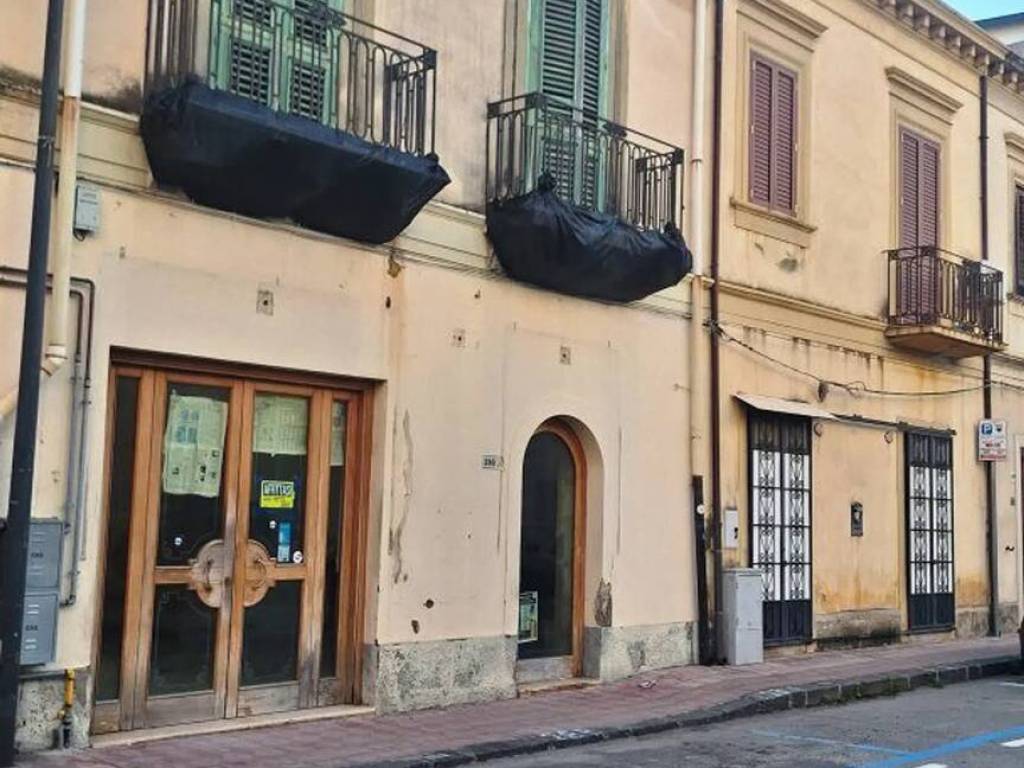 negozio in affitto a Santa Teresa di Riva