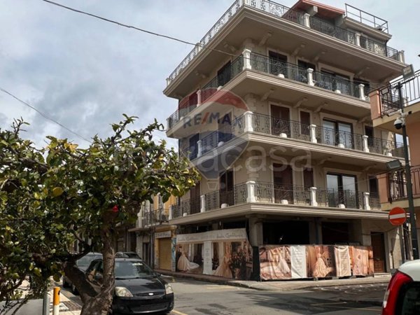 negozio in affitto a Santa Teresa di Riva