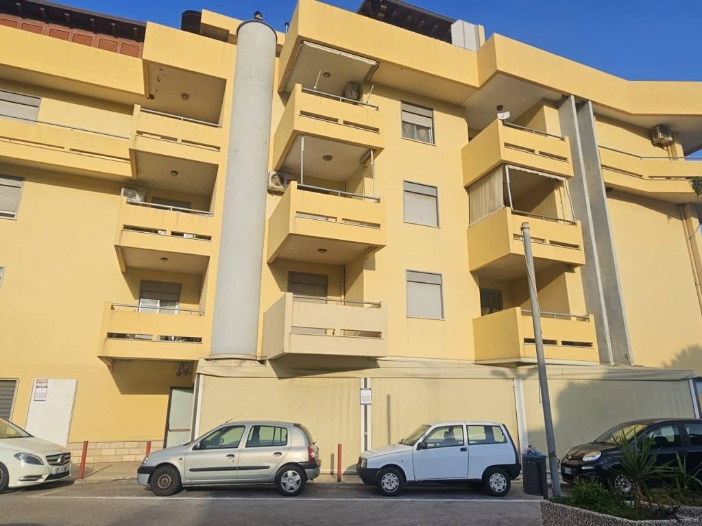 negozio in affitto a Scaletta Zanclea in zona Guidomandri Marina