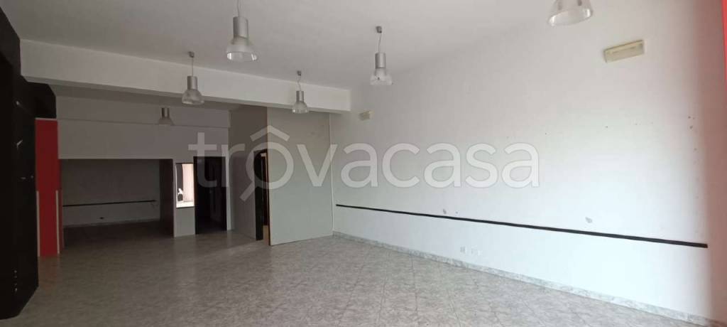 negozio in affitto a Spadafora