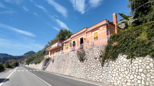 appartamento in affitto a Taormina in zona Mazzeo