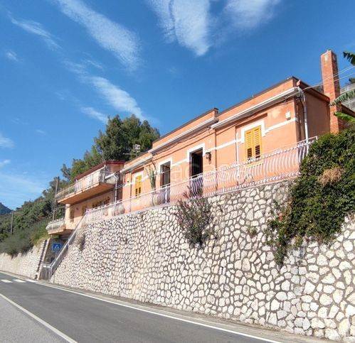 casa indipendente in affitto a Taormina in zona Mazzeo