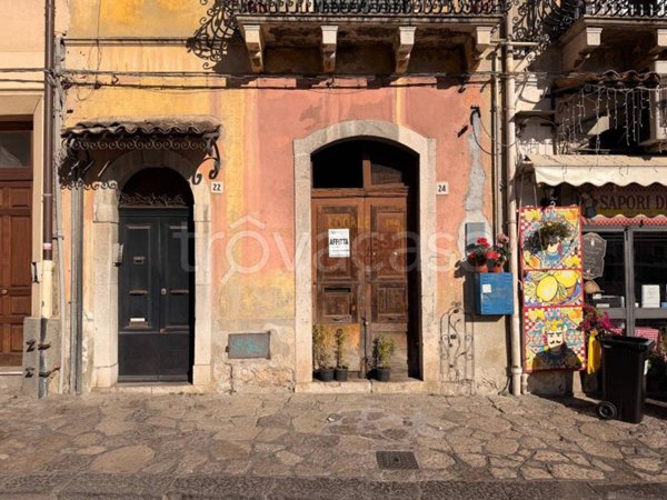 negozio in affitto a Taormina in zona Spisone
