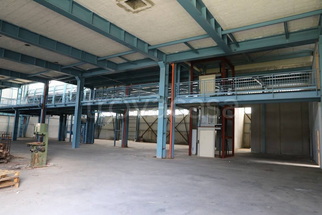 locale commerciale in affitto a Villafranca Tirrena