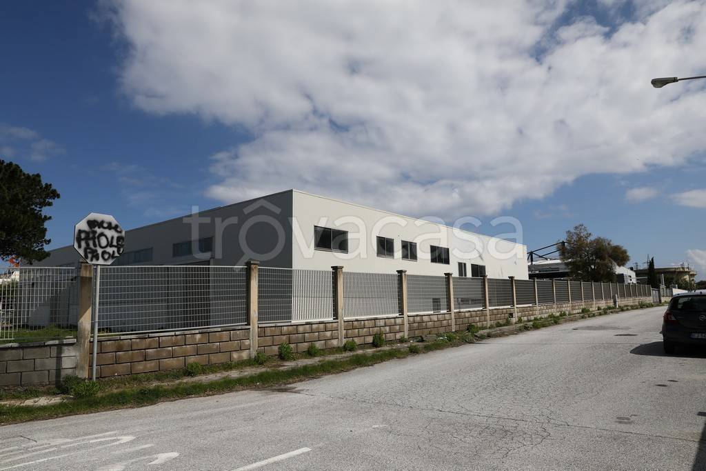 locale commerciale in affitto a Villafranca Tirrena