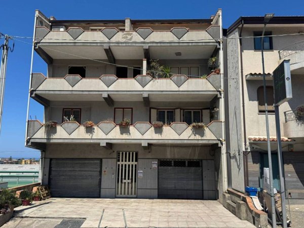 negozio in affitto a Terme Vigliatore