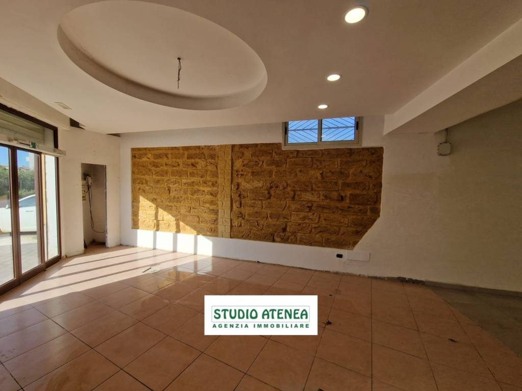 negozio in affitto ad Agrigento in zona San Leone