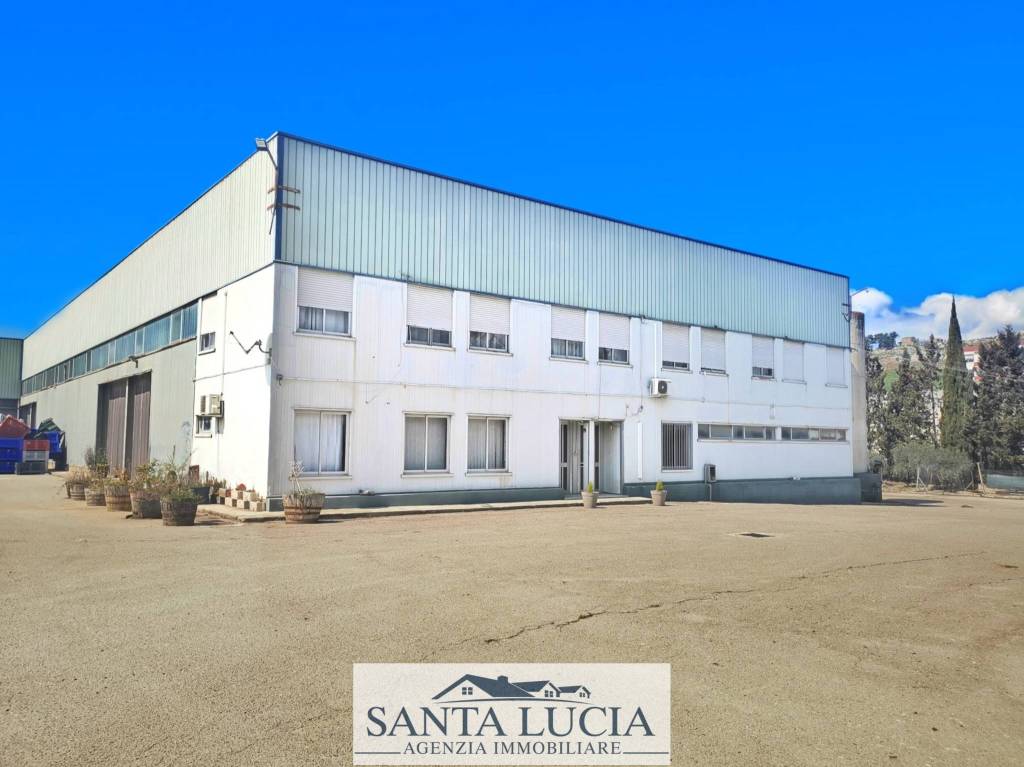 locale commerciale in affitto a Canicattì