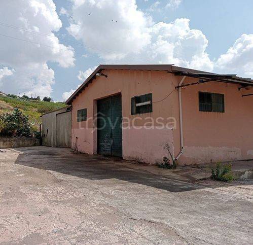 locale commerciale in affitto a Canicattì