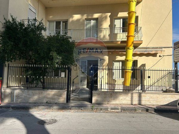 locale commerciale in affitto a Favara