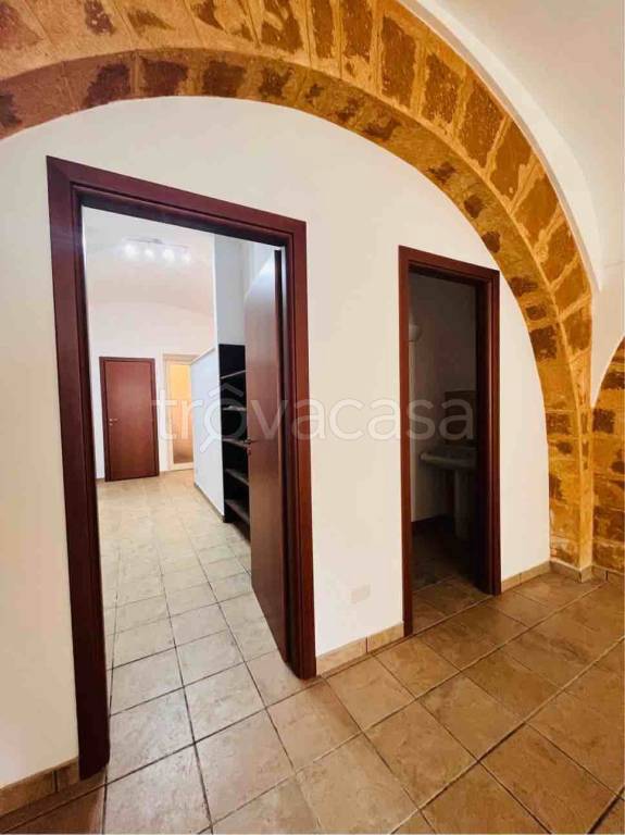 negozio in affitto a Ribera