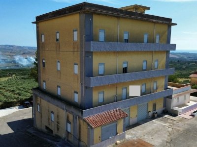 negozio in affitto a Ribera