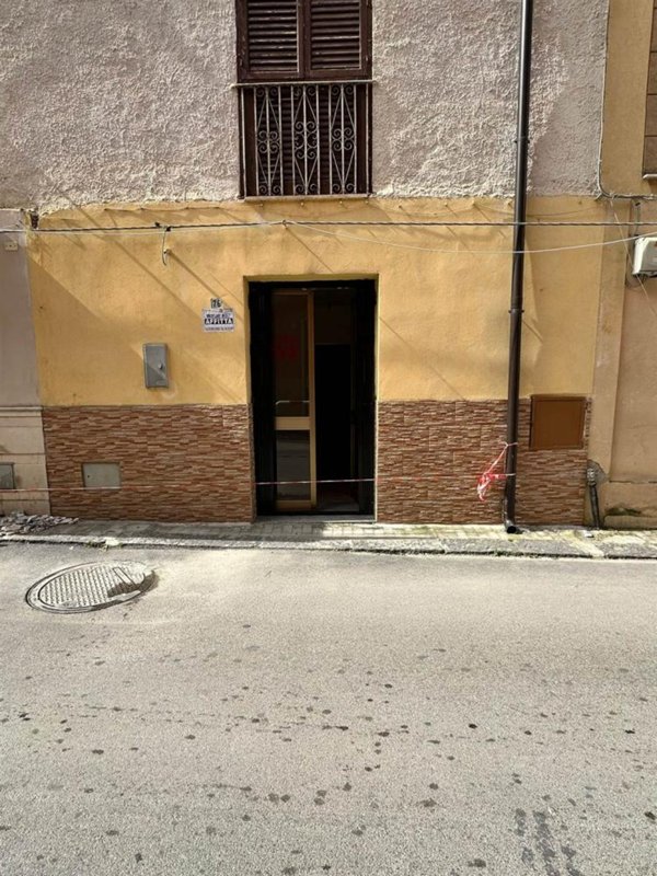 negozio in affitto a Ribera