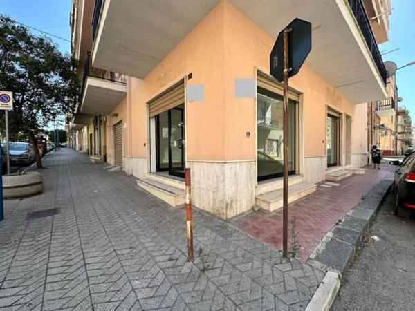 negozio in affitto a Ribera