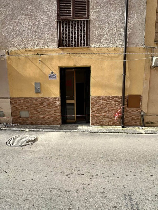negozio in affitto a Ribera